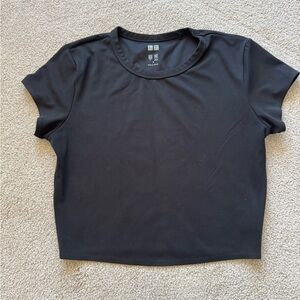 Uniqlo AIRism workout crop top